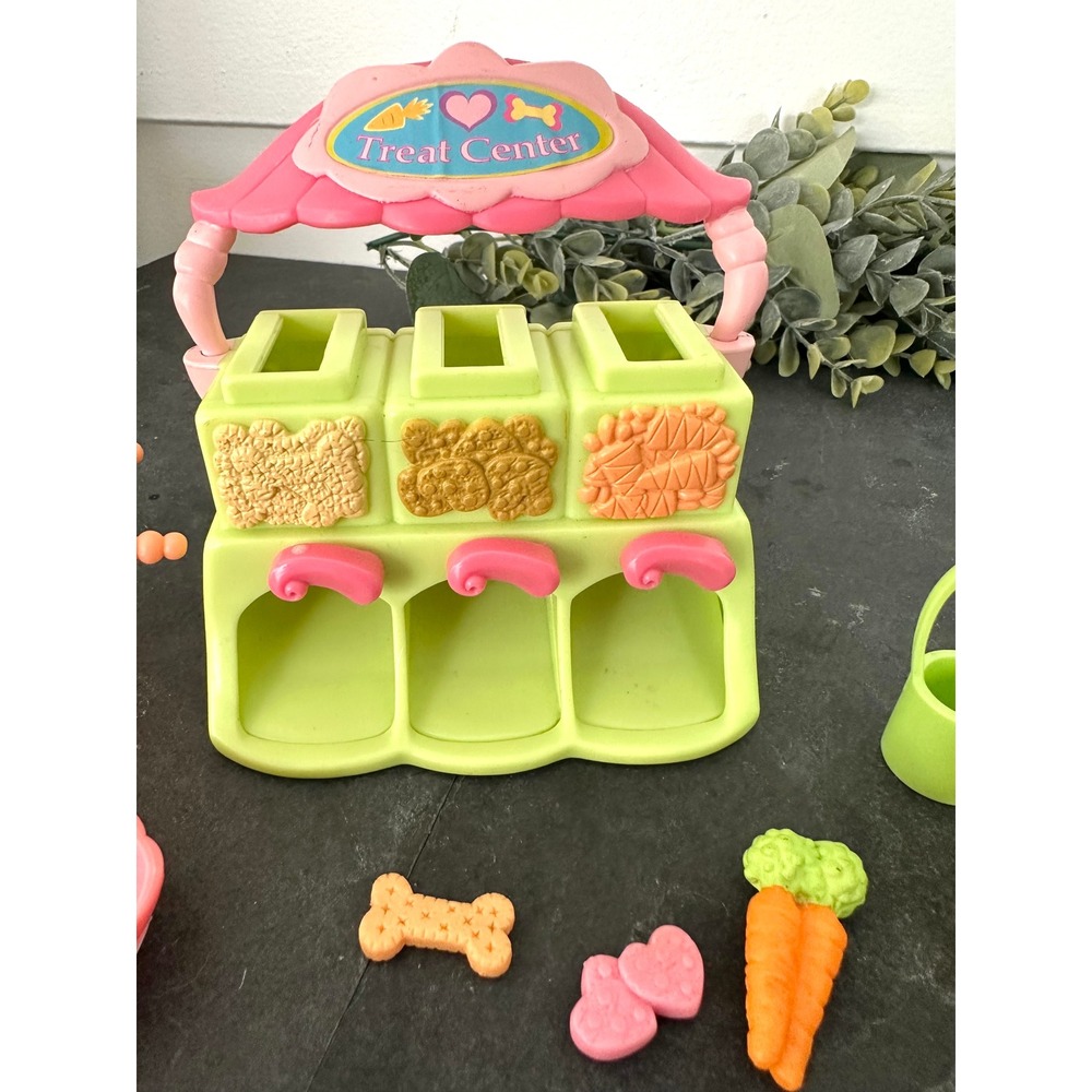 Littlest Pet Shop Treat Center accessory lot pet bed wheelbarrow LPS Hasbro - Picture 5 of 5